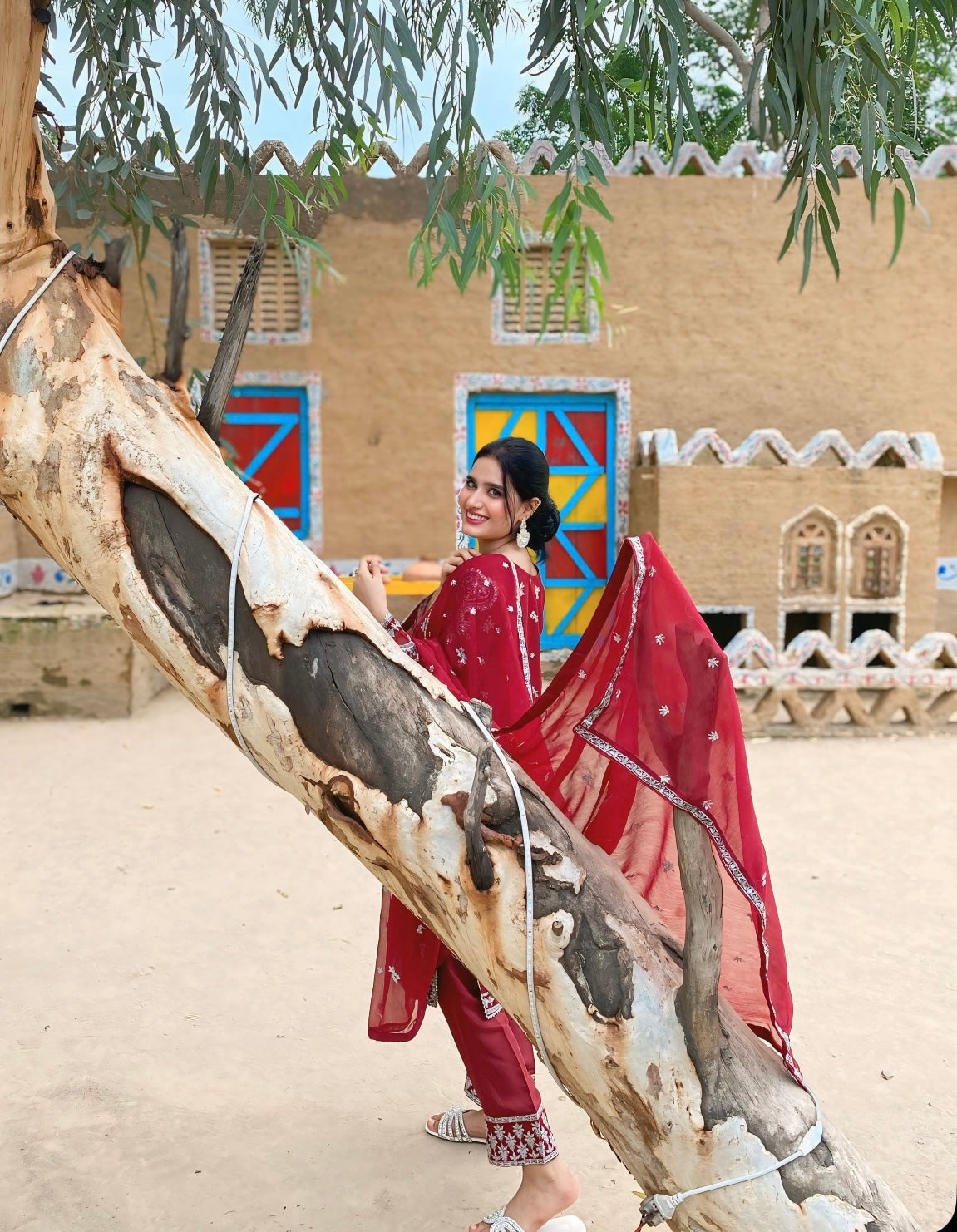 SHAHI JALWA|3-PIECE CHIFFON EMBROIDERED SHIRT WITH DAMAN PATTI|EMBROIDERED TROUSER|CHIFFON EMBROIDERED DUPATTA MMG-907