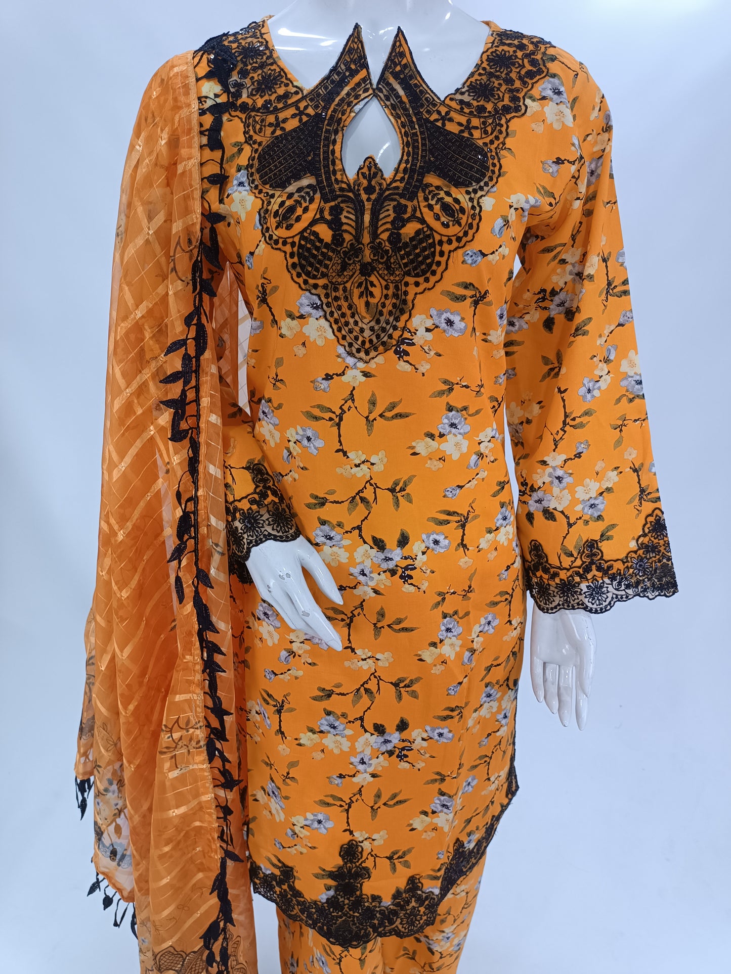 3-PIECE PRINTED LAWN SHIRT WITH EMBROIDERED DAMAN PATTI |PRINTED LAWN TROUSER|CHIFFON DUPATTA WITH BAIL MMG-979