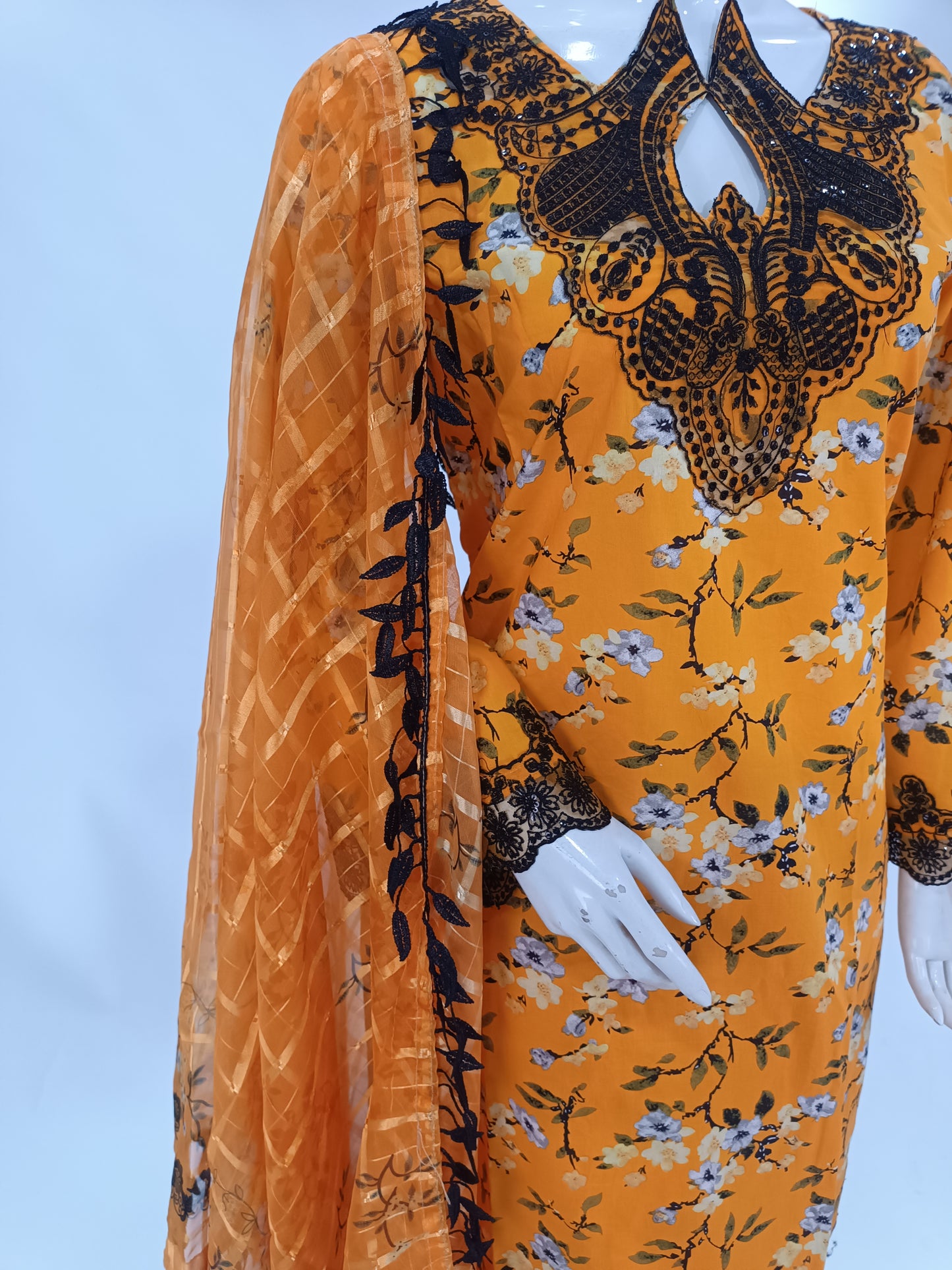 3-PIECE PRINTED LAWN SHIRT WITH EMBROIDERED DAMAN PATTI |PRINTED LAWN TROUSER|CHIFFON DUPATTA WITH BAIL MMG-979