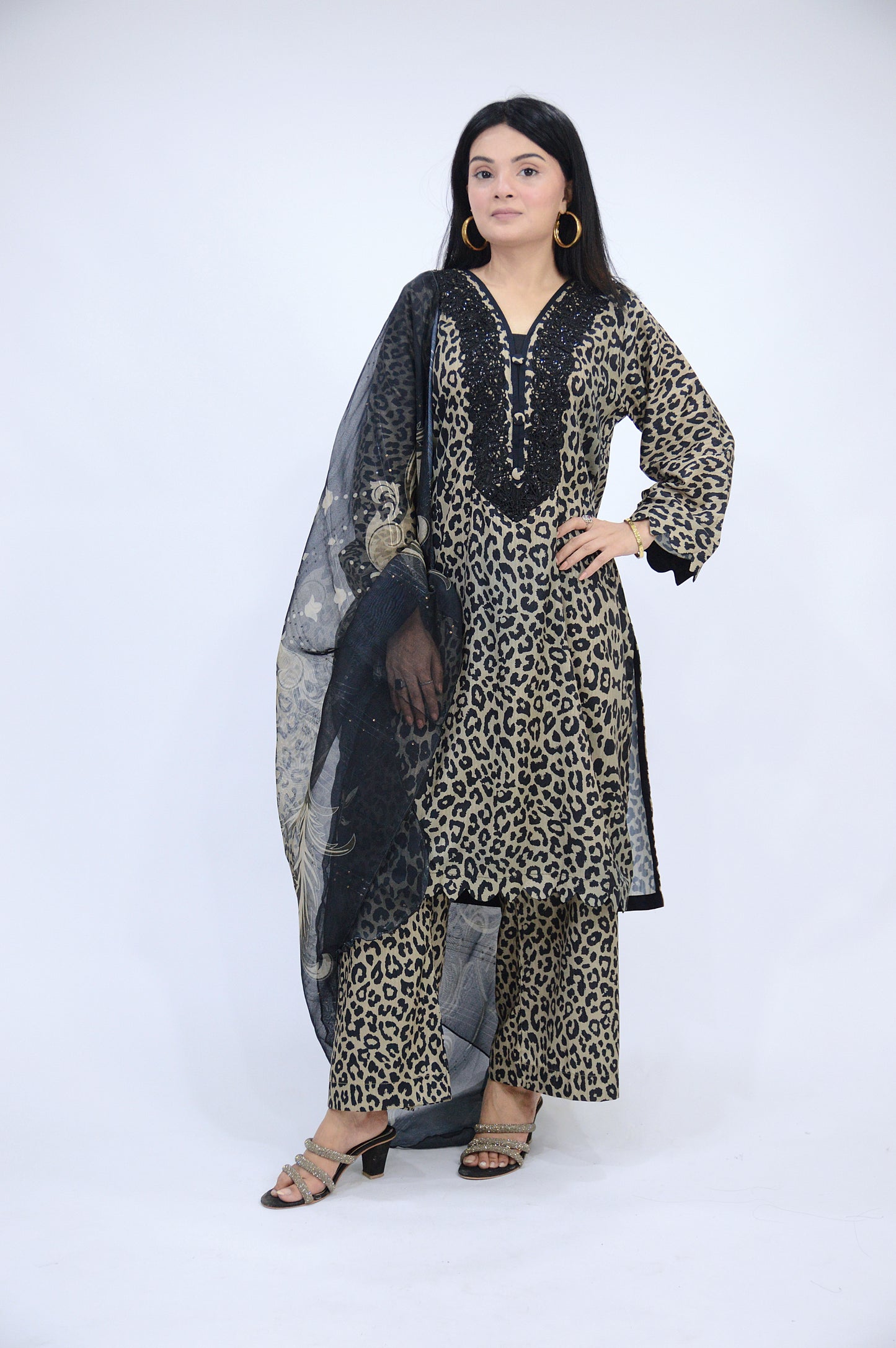 CHEETAH CHARM|3-PIECE STAPLE PRINTED SHIRT WITH EMBROIDERED NECK|ELEGANT PRINTED TROUSER|STAPLE SEQUENCE PRINTED DUPATTA MMG-1069