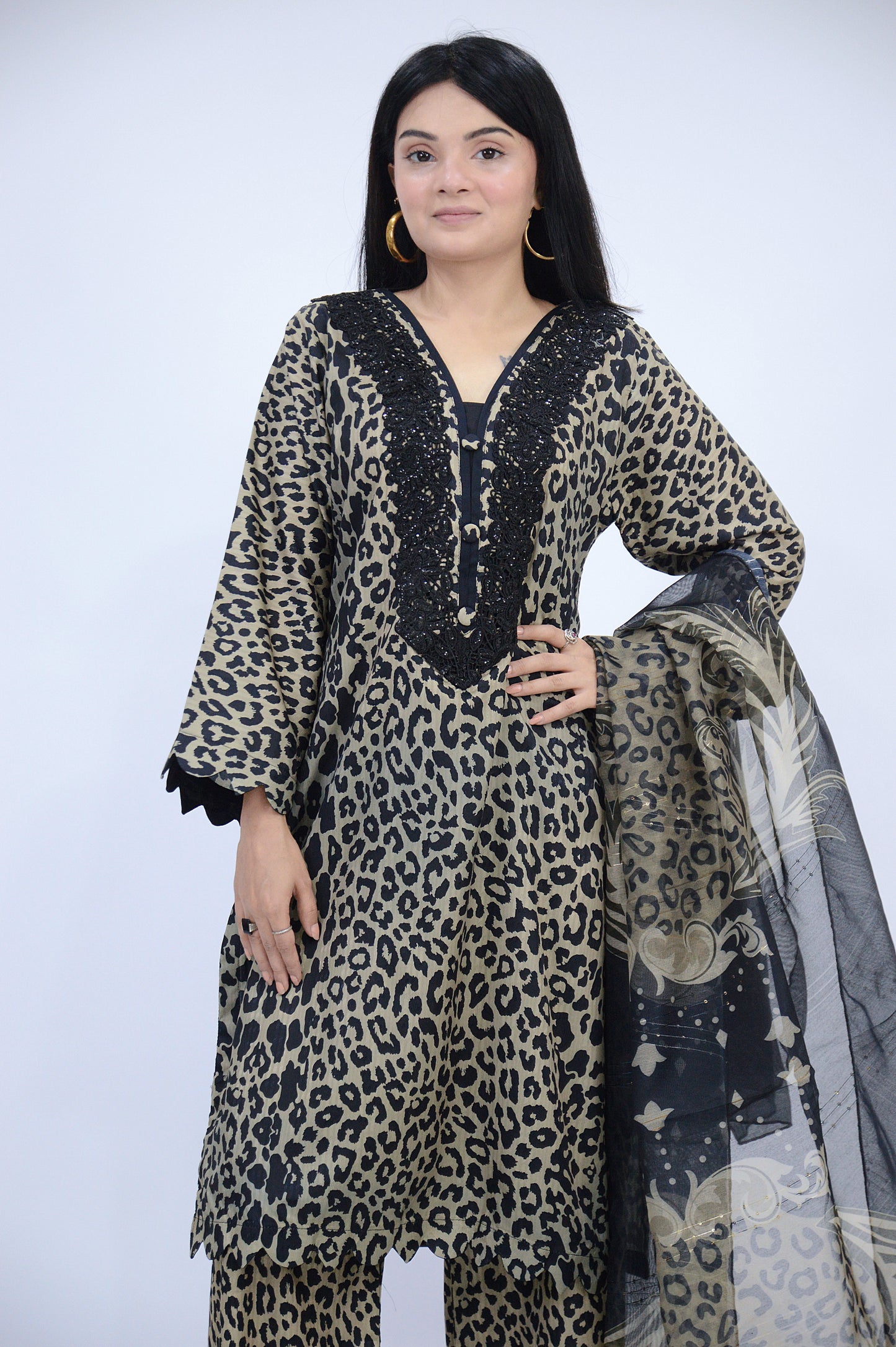 CHEETAH CHARM|3-PIECE STAPLE PRINTED SHIRT WITH EMBROIDERED NECK|ELEGANT PRINTED TROUSER|STAPLE SEQUENCE PRINTED DUPATTA MMG-1069