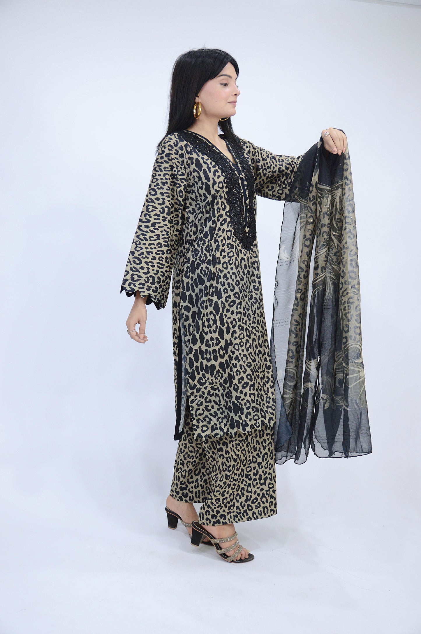 CHEETAH CHARM|3-PIECE STAPLE PRINTED SHIRT WITH EMBROIDERED NECK|ELEGANT PRINTED TROUSER|STAPLE SEQUENCE PRINTED DUPATTA MMG-1069