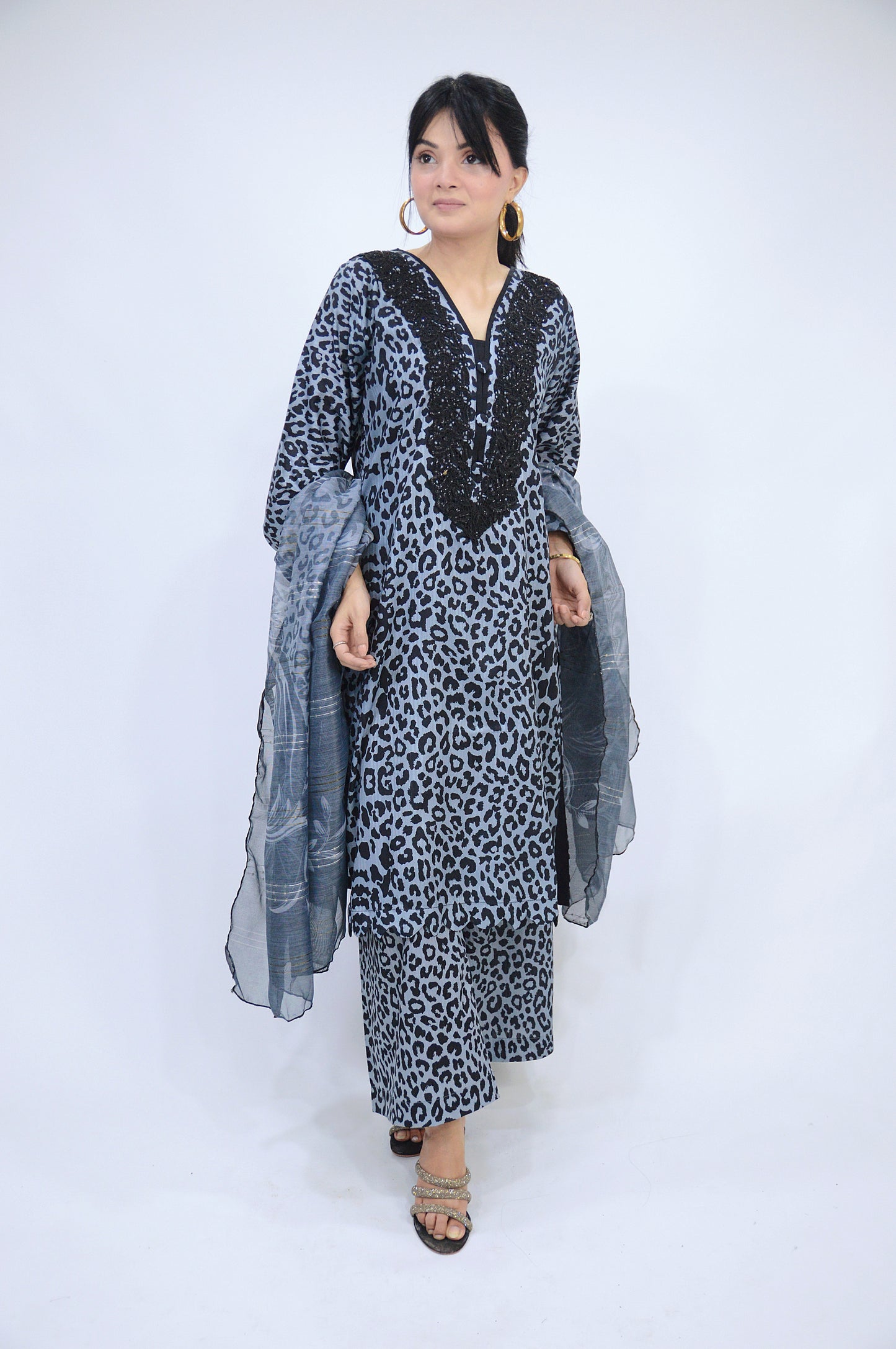 CHEETAH CHARM|3-PIECE STAPLE PRINTED SHIRT WITH EMBROIDERED NECK|ELEGANT PRINTED TROUSER|STAPLE SEQUENCE PRINTED DUPATTA MMG-1069