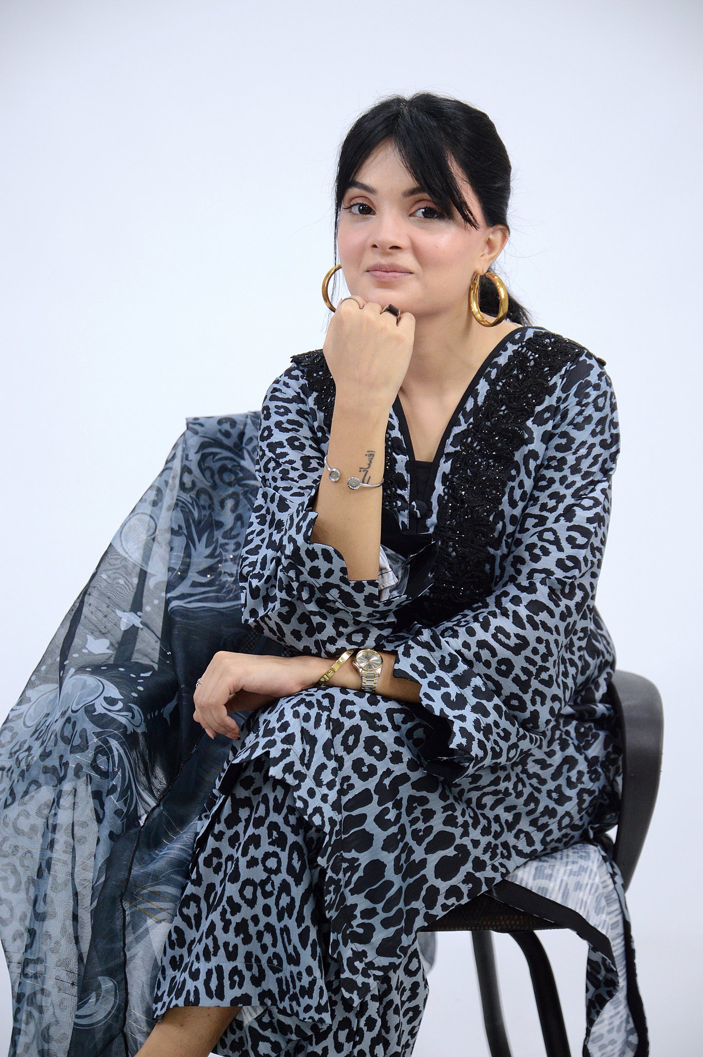CHEETAH CHARM|3-PIECE STAPLE PRINTED SHIRT WITH EMBROIDERED NECK|ELEGANT PRINTED TROUSER|STAPLE SEQUENCE PRINTED DUPATTA MMG-1069