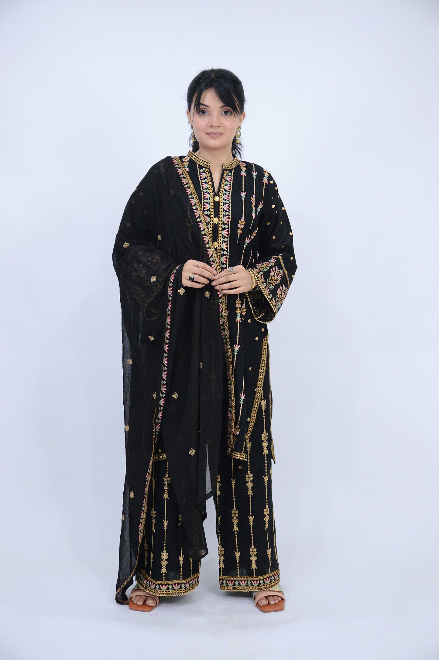 MAJESTIC WINTER ELEGANCE|3-PIECE KHADDAR EMBROIDERED SHIRT|EMBROIDERED FLAPPER|CHIFFON EMBROIDERED DUPATTA MMG-814