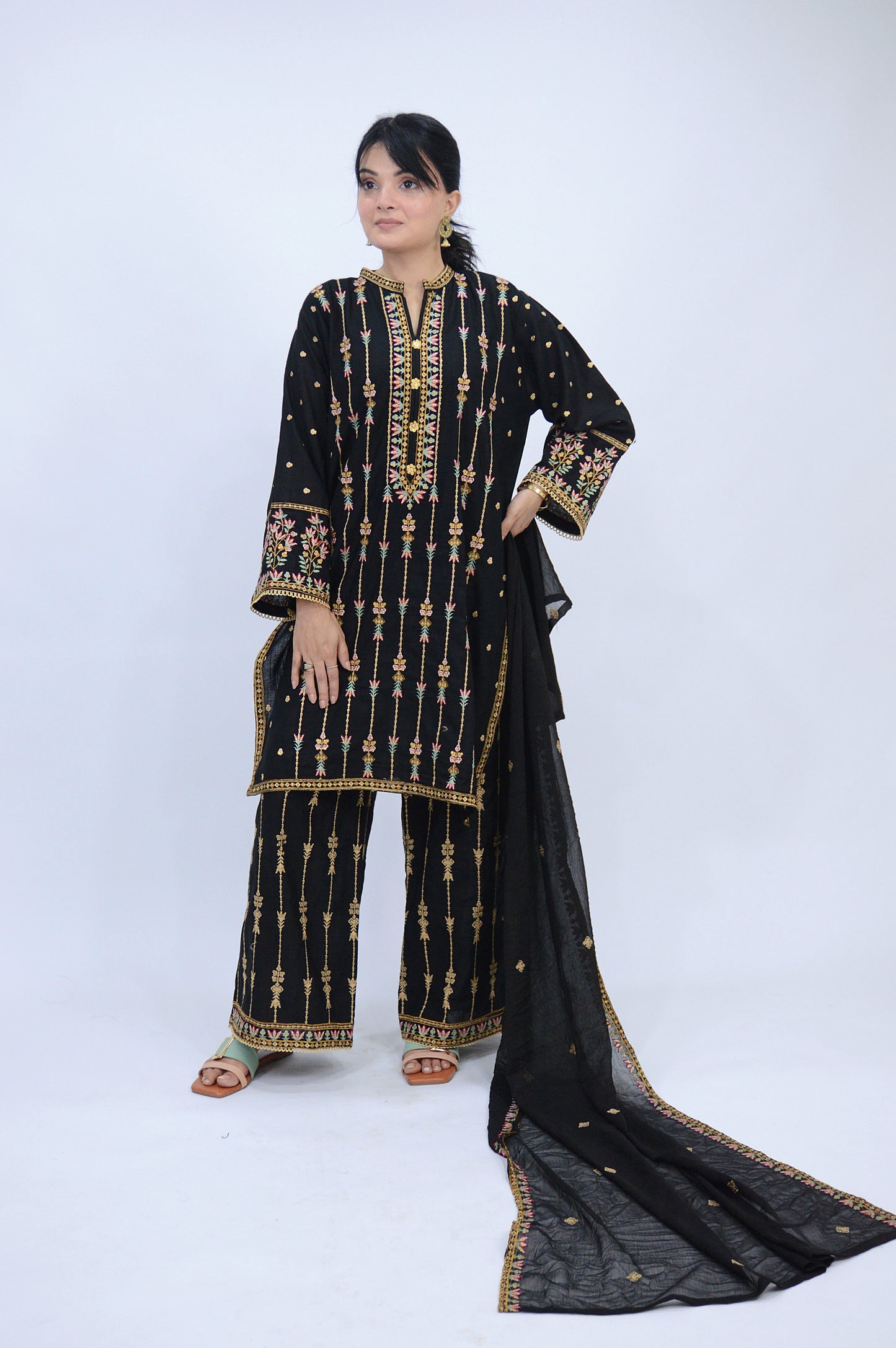 MAJESTIC WINTER ELEGANCE|3-PIECE KHADDAR EMBROIDERED SHIRT|EMBROIDERED FLAPPER|CHIFFON EMBROIDERED DUPATTA MMG-814