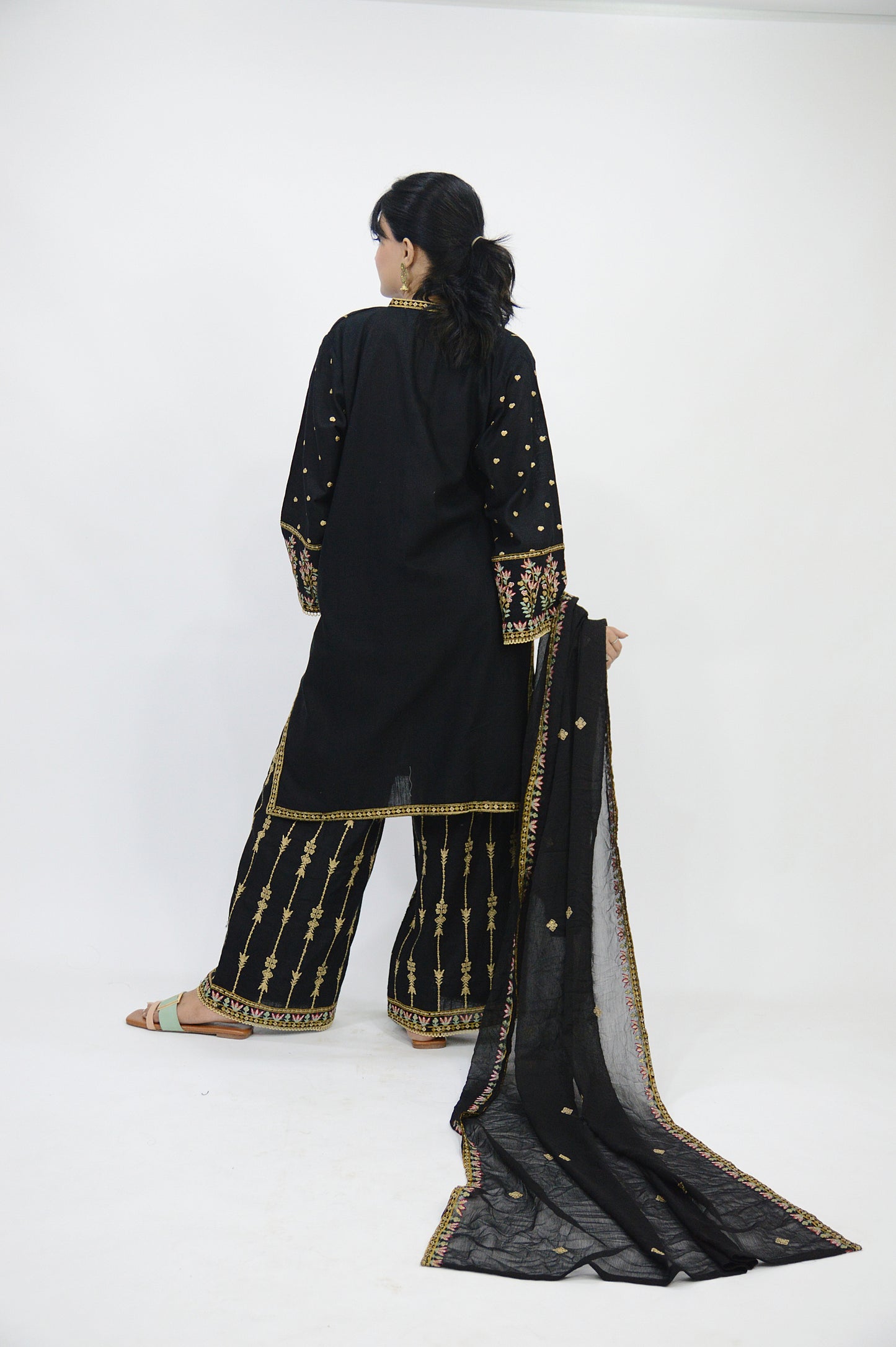 MAJESTIC WINTER ELEGANCE|3-PIECE KHADDAR EMBROIDERED SHIRT|EMBROIDERED FLAPPER|CHIFFON EMBROIDERED DUPATTA MMG-814