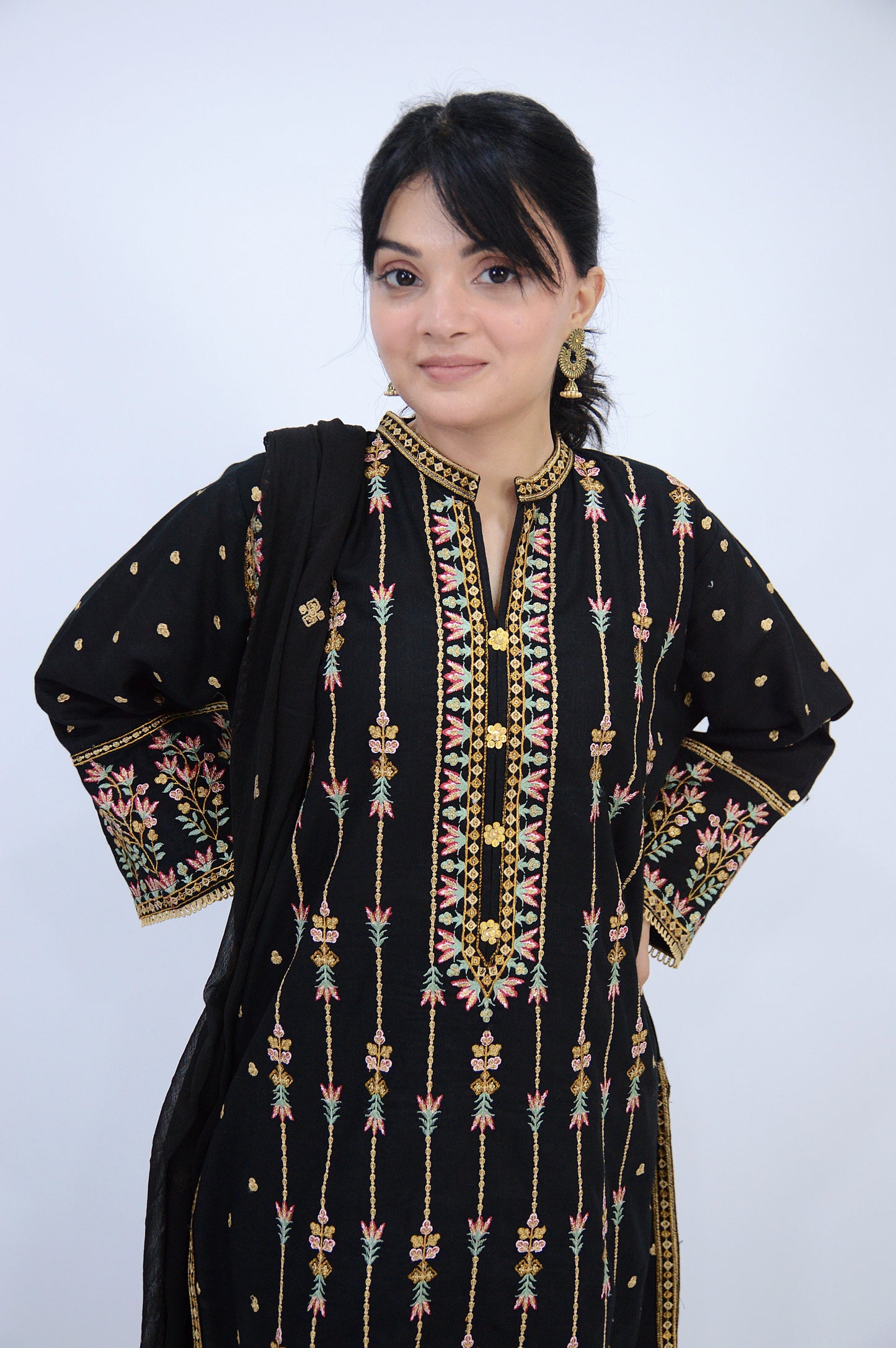 MAJESTIC WINTER ELEGANCE|3-PIECE KHADDAR EMBROIDERED SHIRT|EMBROIDERED FLAPPER|CHIFFON EMBROIDERED DUPATTA MMG-814