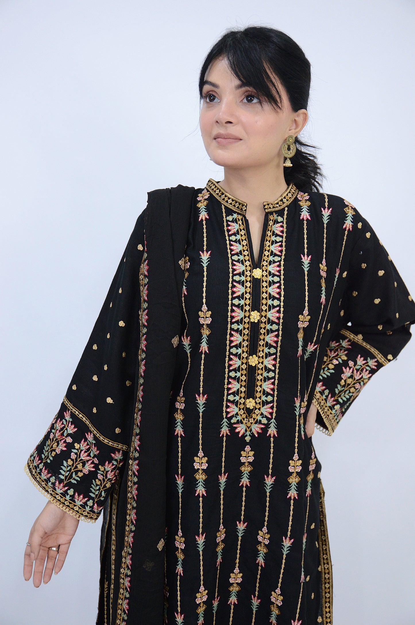 MAJESTIC WINTER ELEGANCE|3-PIECE KHADDAR EMBROIDERED SHIRT|EMBROIDERED FLAPPER|CHIFFON EMBROIDERED DUPATTA MMG-814