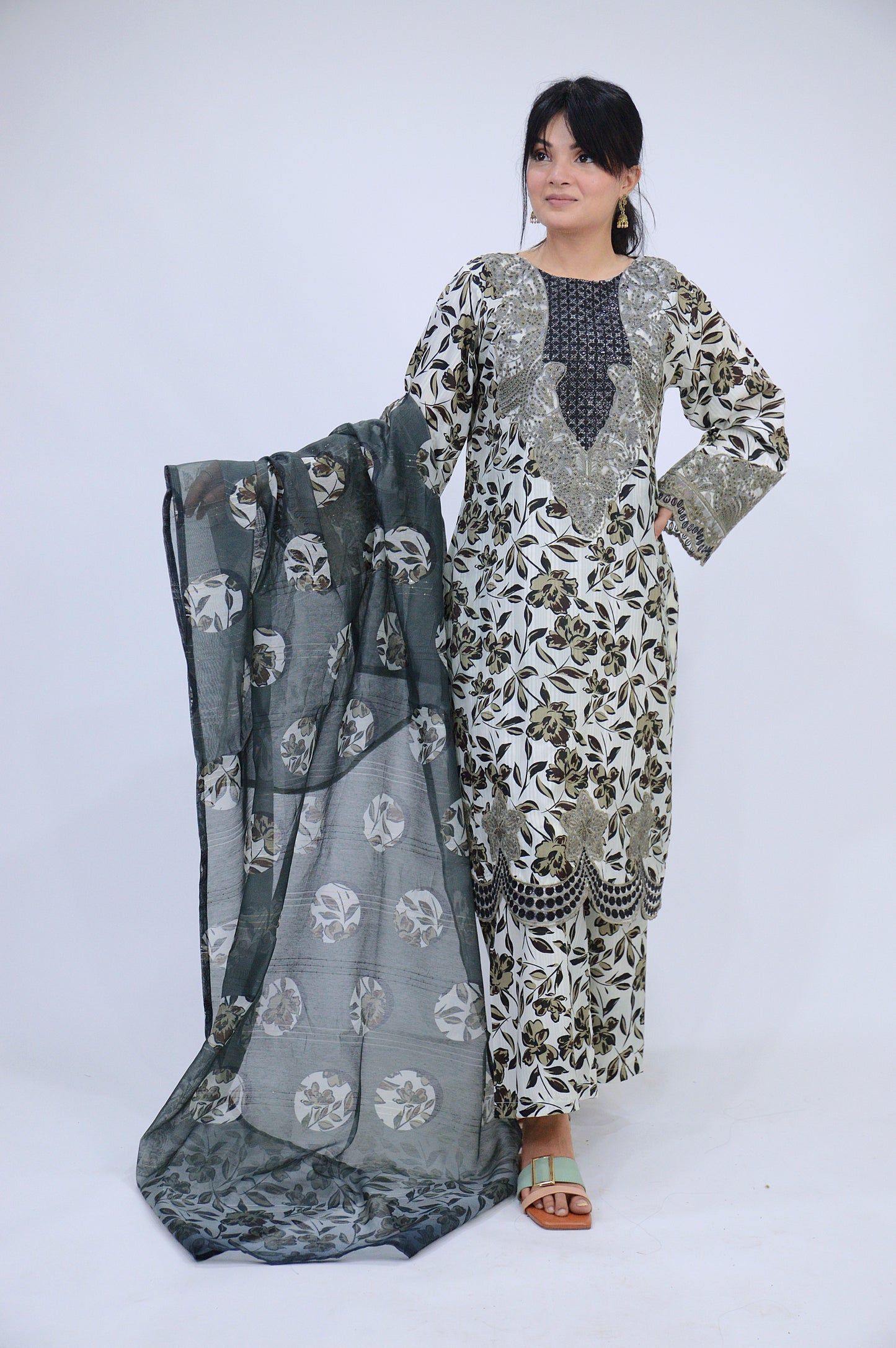 COMMANDO PRINTED|3-PIECE STAPLE PRINTED SHIRT WITH SITARA WORK|PRINTED TROUSER|MONAR PRINTED DUPATTA MMG-1051