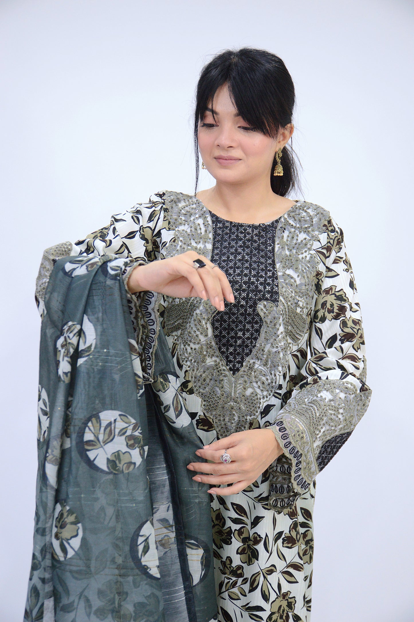 COMMANDO PRINTED|3-PIECE STAPLE PRINTED SHIRT WITH SITARA WORK|PRINTED TROUSER|MONAR PRINTED DUPATTA MMG-1051