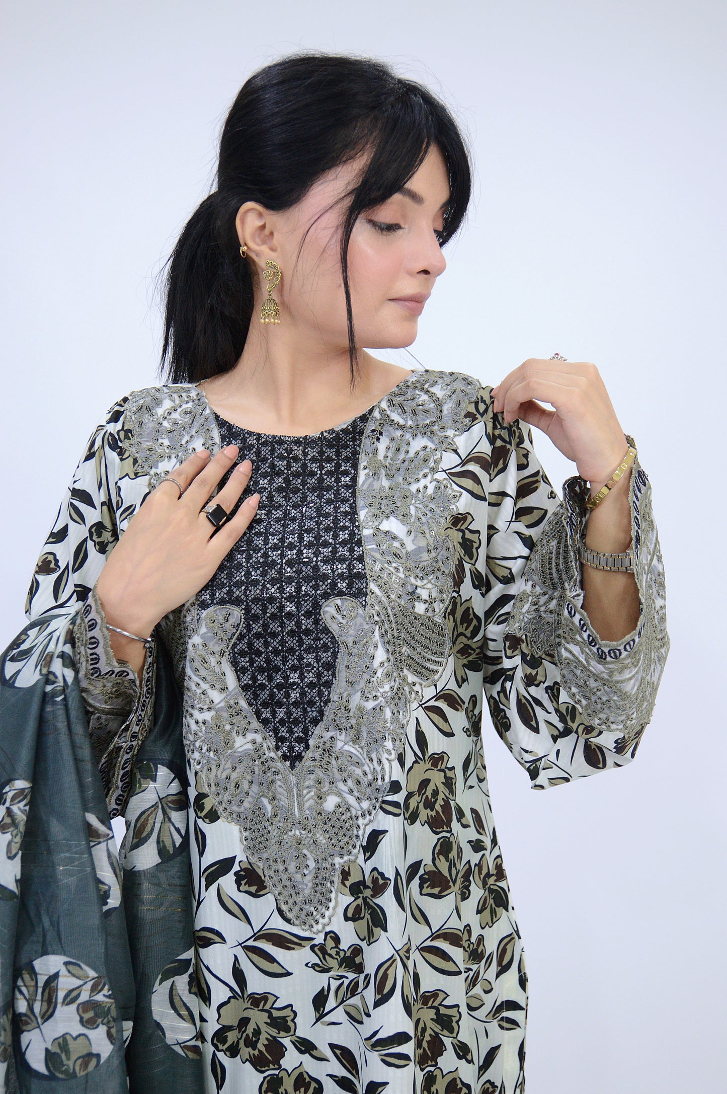 COMMANDO PRINTED|3-PIECE STAPLE PRINTED SHIRT WITH SITARA WORK|PRINTED TROUSER|MONAR PRINTED DUPATTA MMG-1051