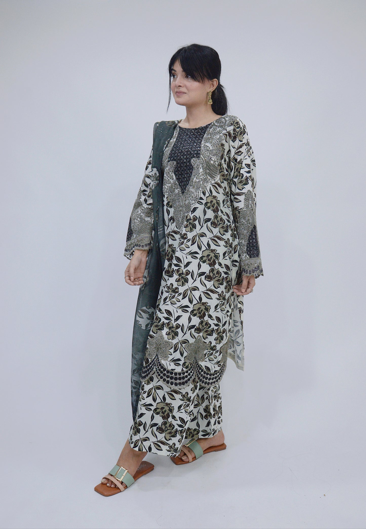 COMMANDO PRINTED|3-PIECE STAPLE PRINTED SHIRT WITH SITARA WORK|PRINTED TROUSER|MONAR PRINTED DUPATTA MMG-1051