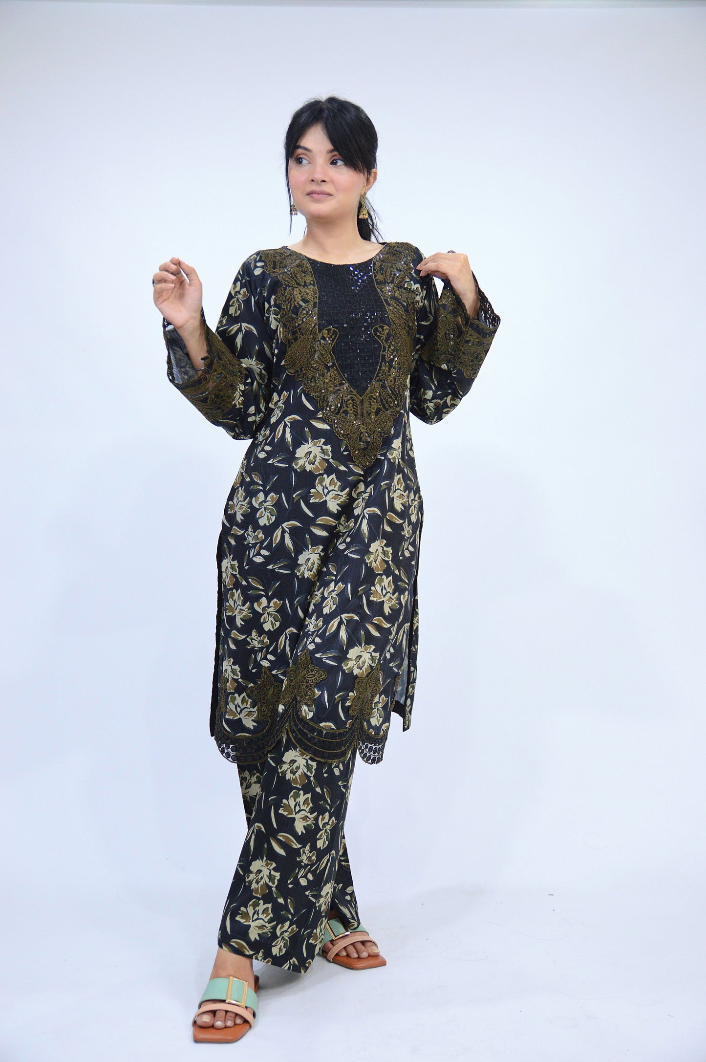 COMMANDO PRINTED|3-PIECE STAPLE PRINTED SHIRT WITH SITARA WORK|PRINTED TROUSER|MONAR PRINTED DUPATTA MMG-1051