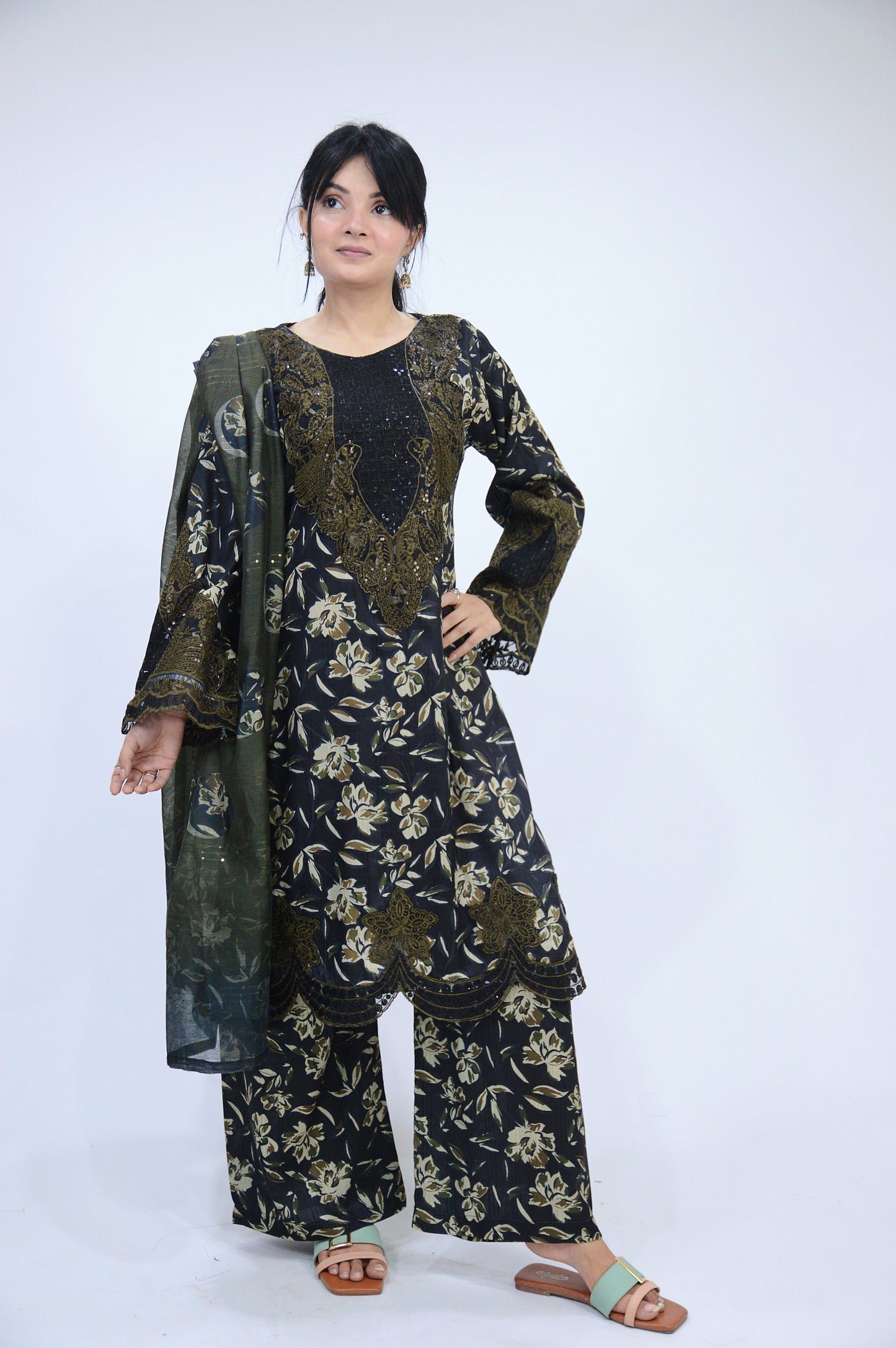 COMMANDO PRINTED|3-PIECE STAPLE PRINTED SHIRT WITH SITARA WORK|PRINTED TROUSER|MONAR PRINTED DUPATTA MMG-1051