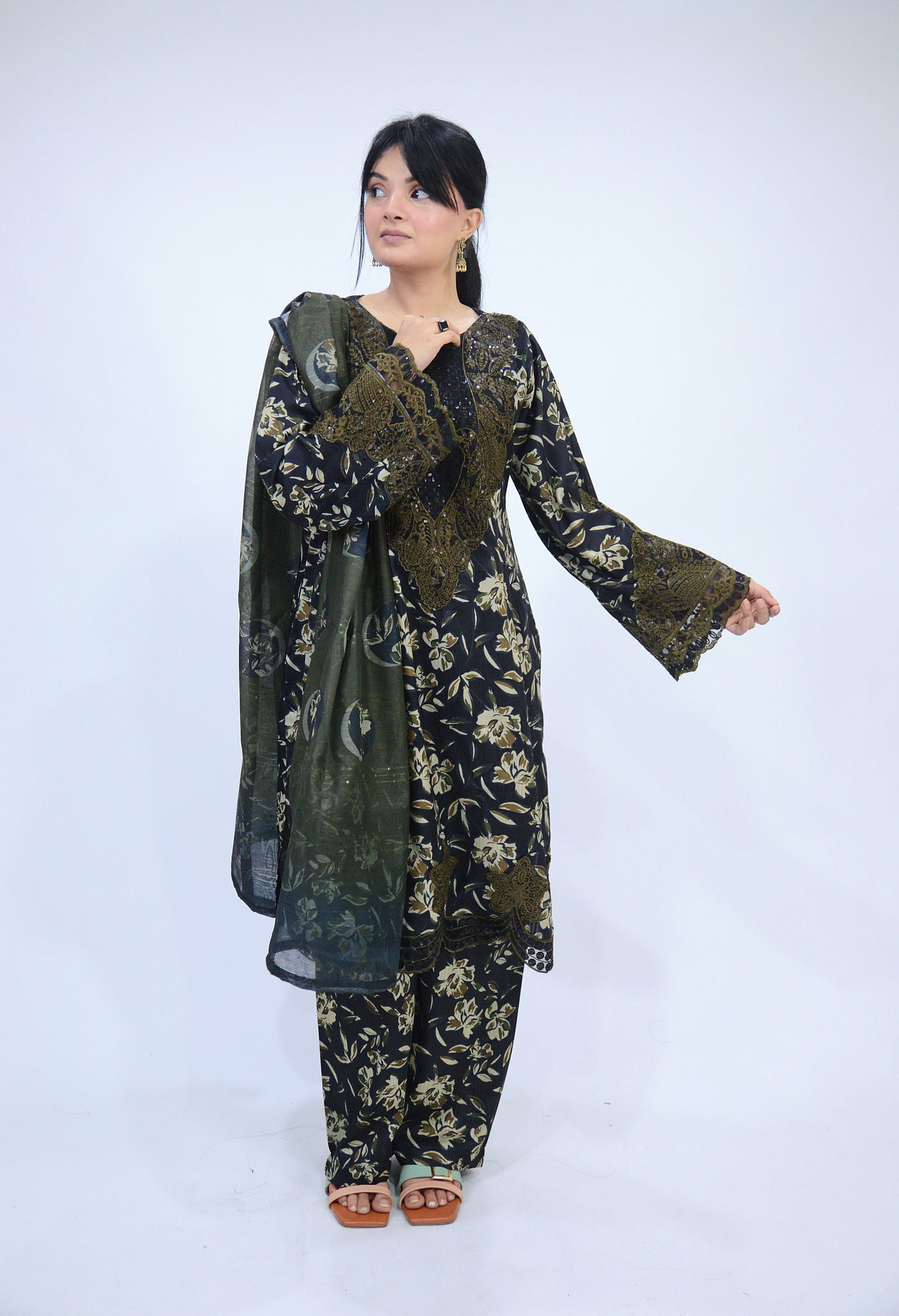 COMMANDO PRINTED|3-PIECE STAPLE PRINTED SHIRT WITH SITARA WORK|PRINTED TROUSER|MONAR PRINTED DUPATTA MMG-1051