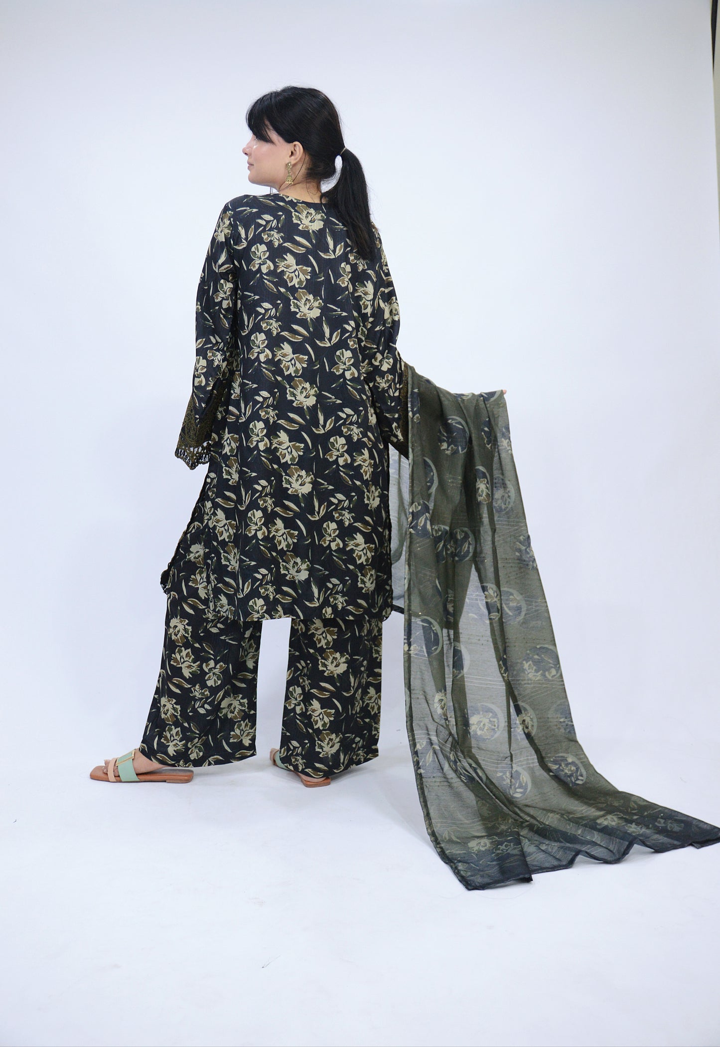 COMMANDO PRINTED|3-PIECE STAPLE PRINTED SHIRT WITH SITARA WORK|PRINTED TROUSER|MONAR PRINTED DUPATTA MMG-1051