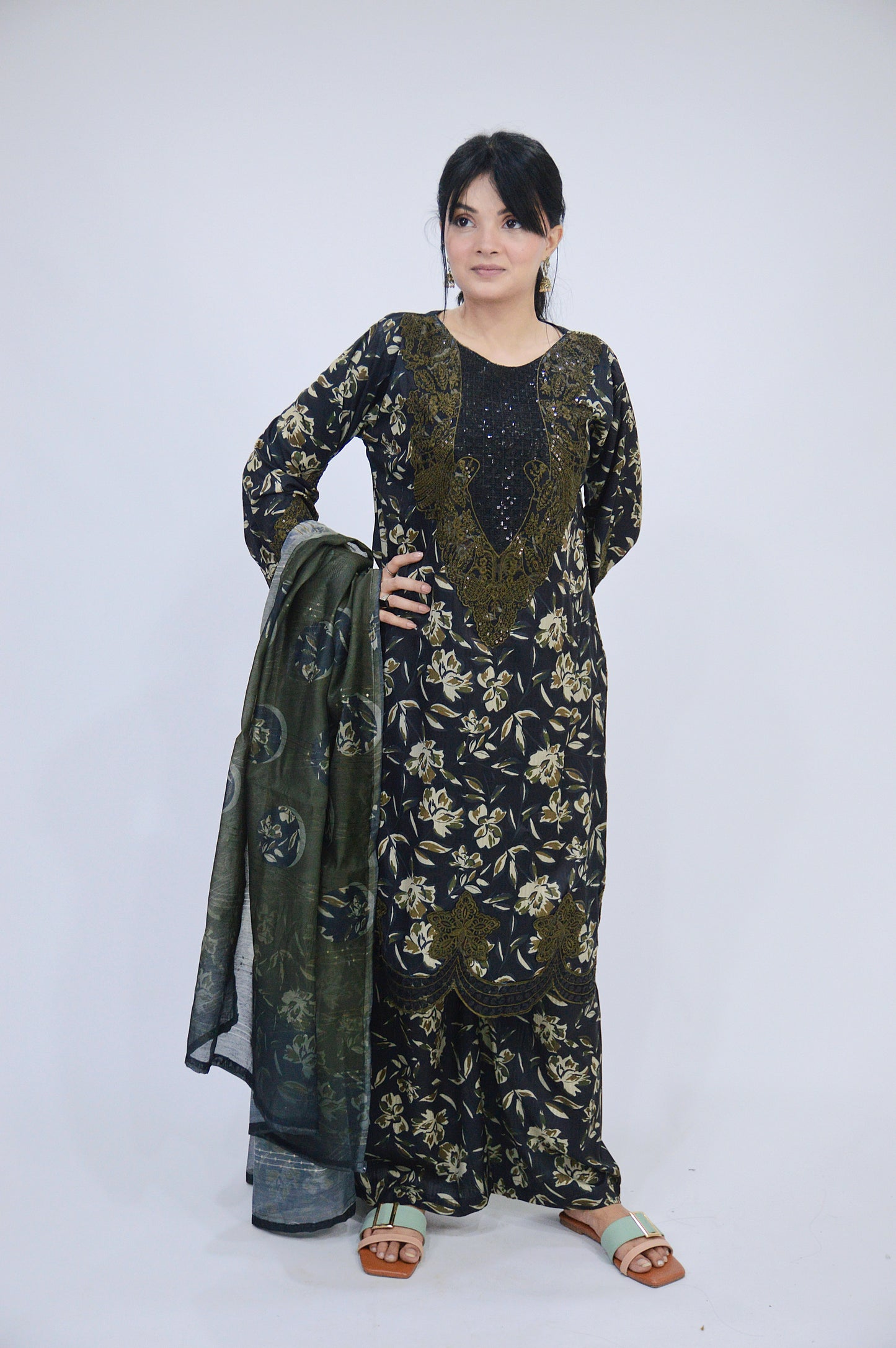 COMMANDO PRINTED|3-PIECE STAPLE PRINTED SHIRT WITH SITARA WORK|PRINTED TROUSER|MONAR PRINTED DUPATTA MMG-1051