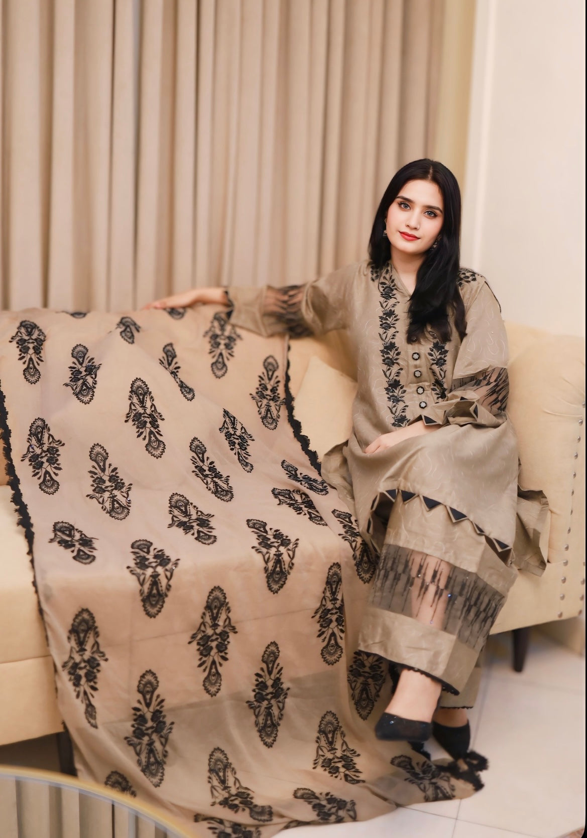 MEHERBANO|3-PIECE COTTON WITH CHICKEN KARI EMBROIDERED SHIRT|BELL-BOTTOM EMBROIDERED TROUSER|CHIFFON EMBROIDERED DUPATTA MMG-973