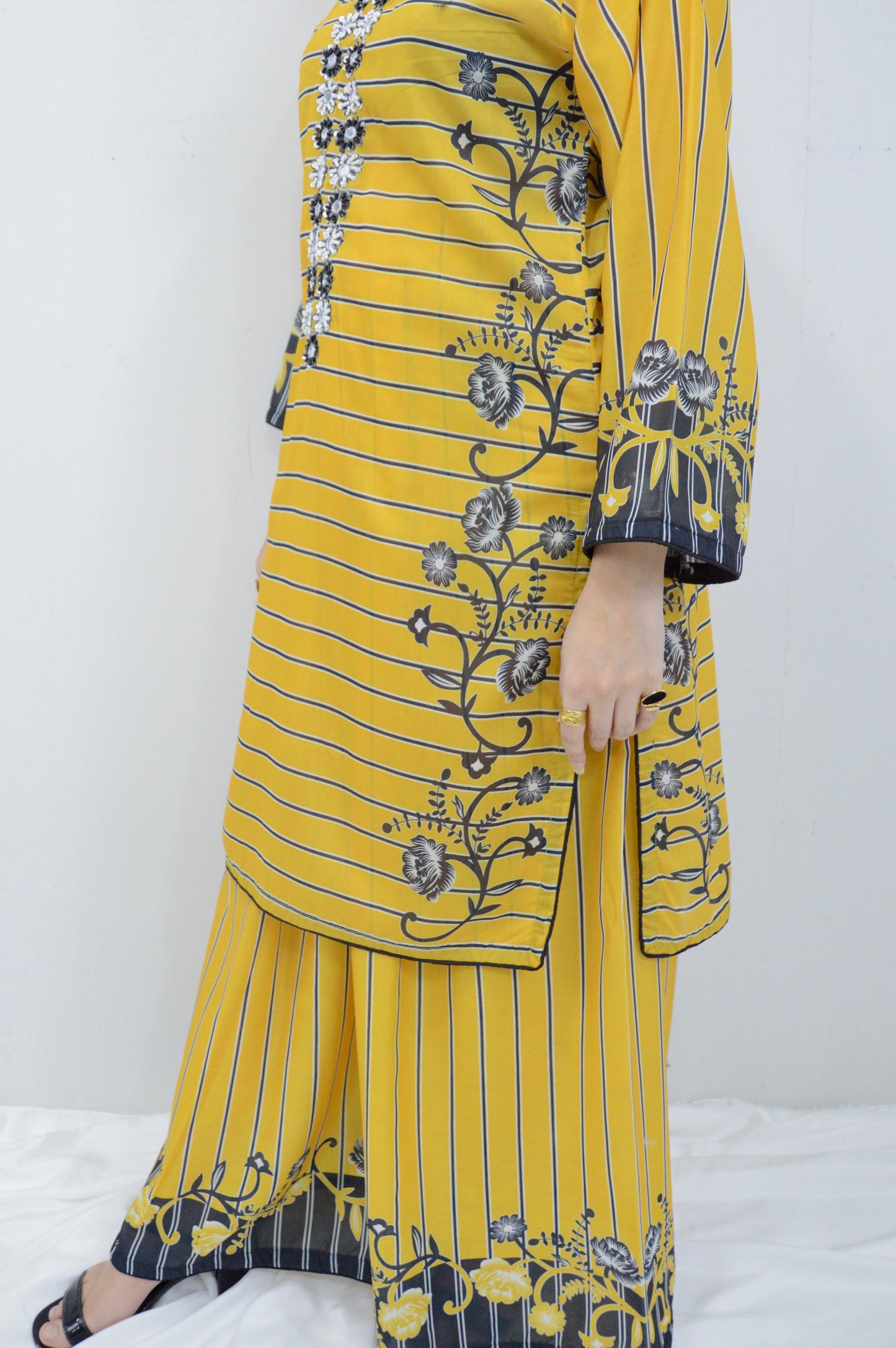 ZEBA|3-PIECE SWISS LAWN TWISTED PRINTED EMBROIDERED SHIRT|PRINTED FLAPPER|SWISS PRINTED DUPATTA MMG-1052