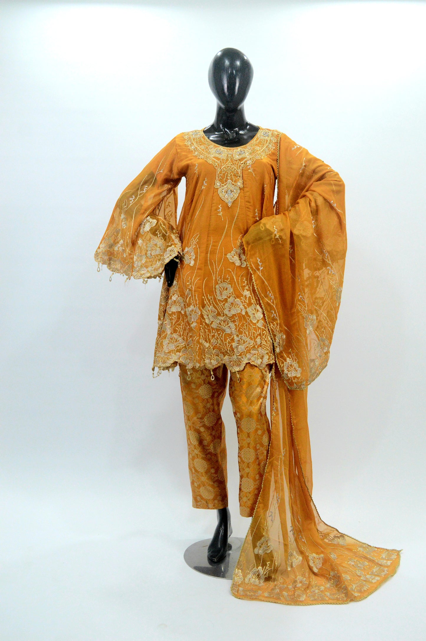 GULZAR|3-PIECE CHIFFON EMBROIDERED FROCK WITH UMBRELLA SLEVES|JAMAWAR TROUSER|EMBROIDERED DUPATTA MMG-843