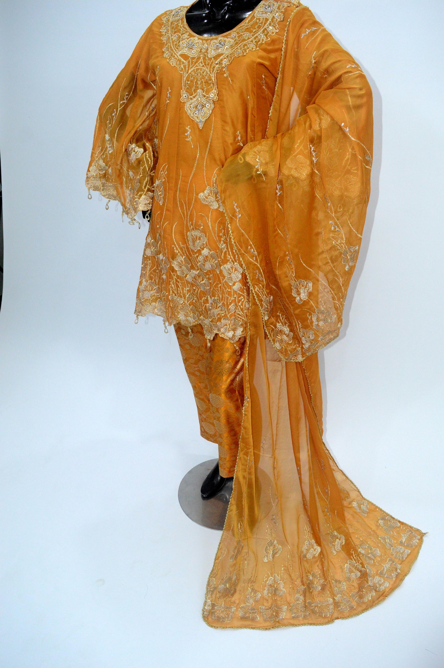 GULZAR|3-PIECE CHIFFON EMBROIDERED FROCK WITH UMBRELLA SLEVES|JAMAWAR TROUSER|EMBROIDERED DUPATTA MMG-843