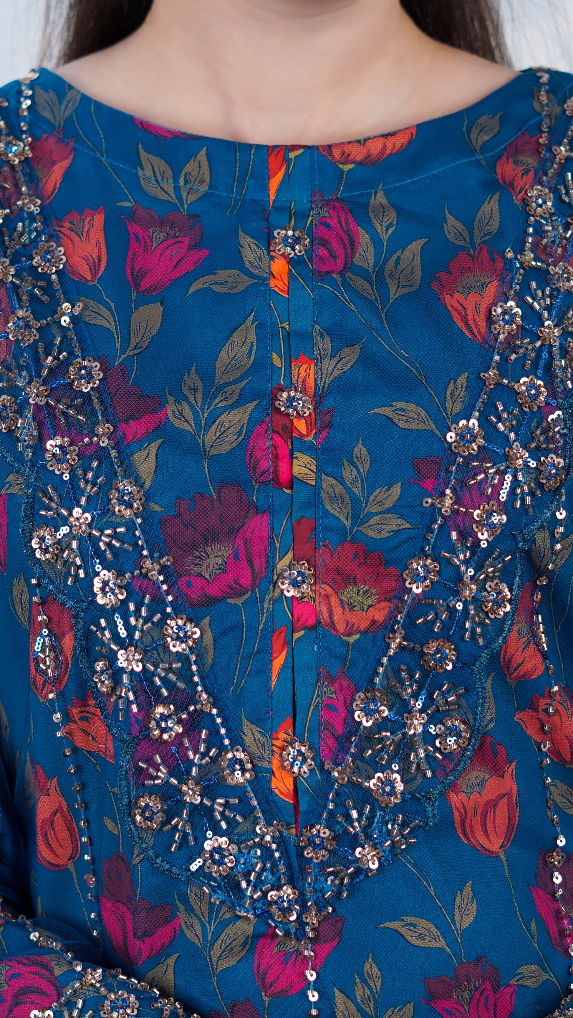 Noor-e-Daana crepe kurta neckline with delicate cut daana embroidery