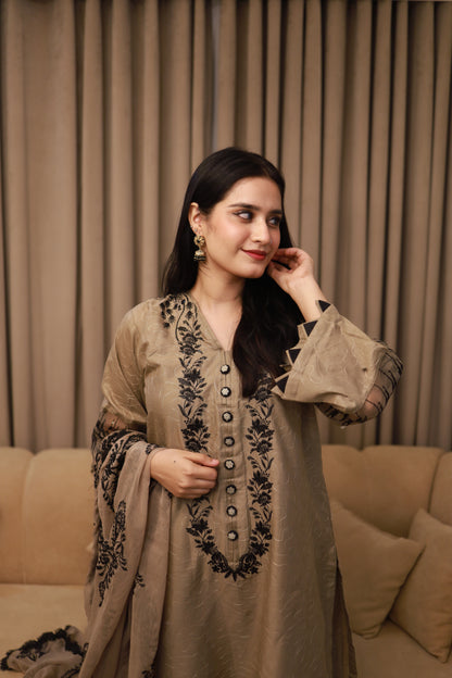 MEHERBANO|3-PIECE COTTON WITH CHICKEN KARI EMBROIDERED SHIRT|BELL-BOTTOM EMBROIDERED TROUSER|CHIFFON EMBROIDERED DUPATTA MMG-973