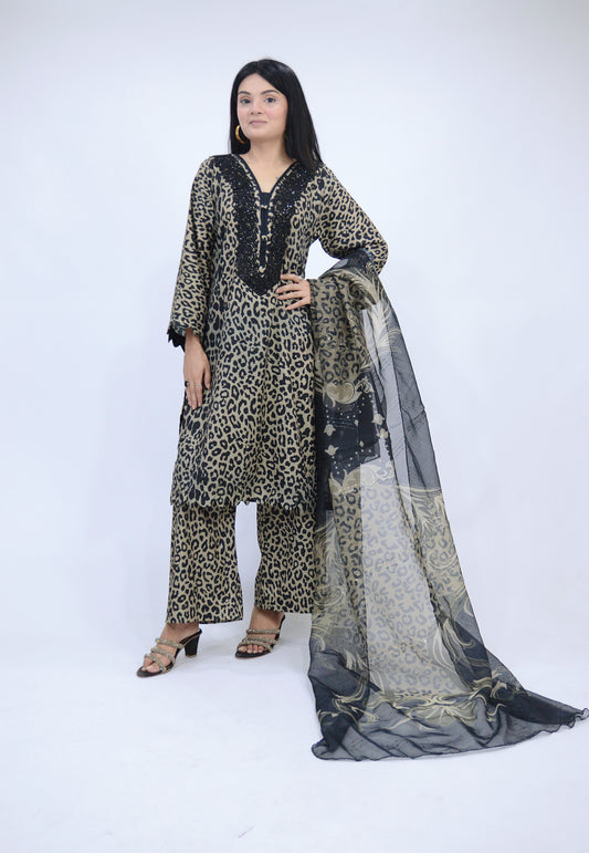CHEETAH CHARM|3-PIECE STAPLE PRINTED SHIRT WITH EMBROIDERED NECK|ELEGANT PRINTED TROUSER|STAPLE SEQUENCE PRINTED DUPATTA MMG-1069
