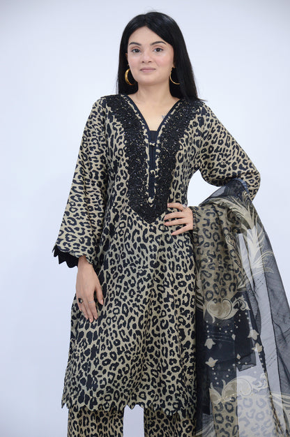 CHEETAH CHARM|3-PIECE STAPLE PRINTED SHIRT WITH EMBROIDERED NECK|ELEGANT PRINTED TROUSER|STAPLE SEQUENCE PRINTED DUPATTA MMG-1069