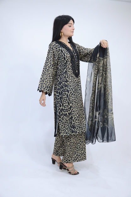 CHEETAH CHARM|3-PIECE STAPLE PRINTED SHIRT WITH EMBROIDERED NECK|ELEGANT PRINTED TROUSER|STAPLE SEQUENCE PRINTED DUPATTA MMG-1069