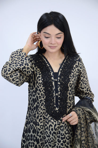 CHEETAH CHARM|3-PIECE STAPLE PRINTED SHIRT WITH EMBROIDERED NECK|ELEGANT PRINTED TROUSER|STAPLE SEQUENCE PRINTED DUPATTA MMG-1069