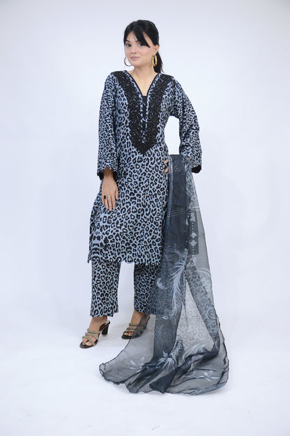 CHEETAH CHARM|3-PIECE STAPLE PRINTED SHIRT WITH EMBROIDERED NECK|ELEGANT PRINTED TROUSER|STAPLE SEQUENCE PRINTED DUPATTA MMG-1069