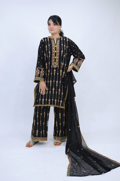 MAJESTIC WINTER ELEGANCE|3-PIECE KHADDAR EMBROIDERED SHIRT|EMBROIDERED FLAPPER|CHIFFON EMBROIDERED DUPATTA MMG-814